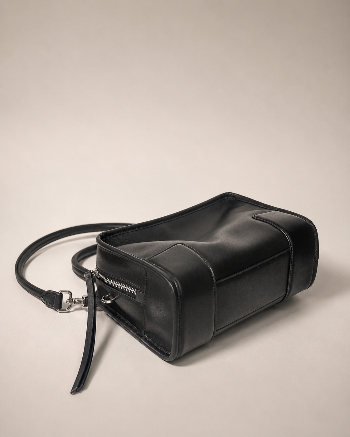 Loe tote image 7