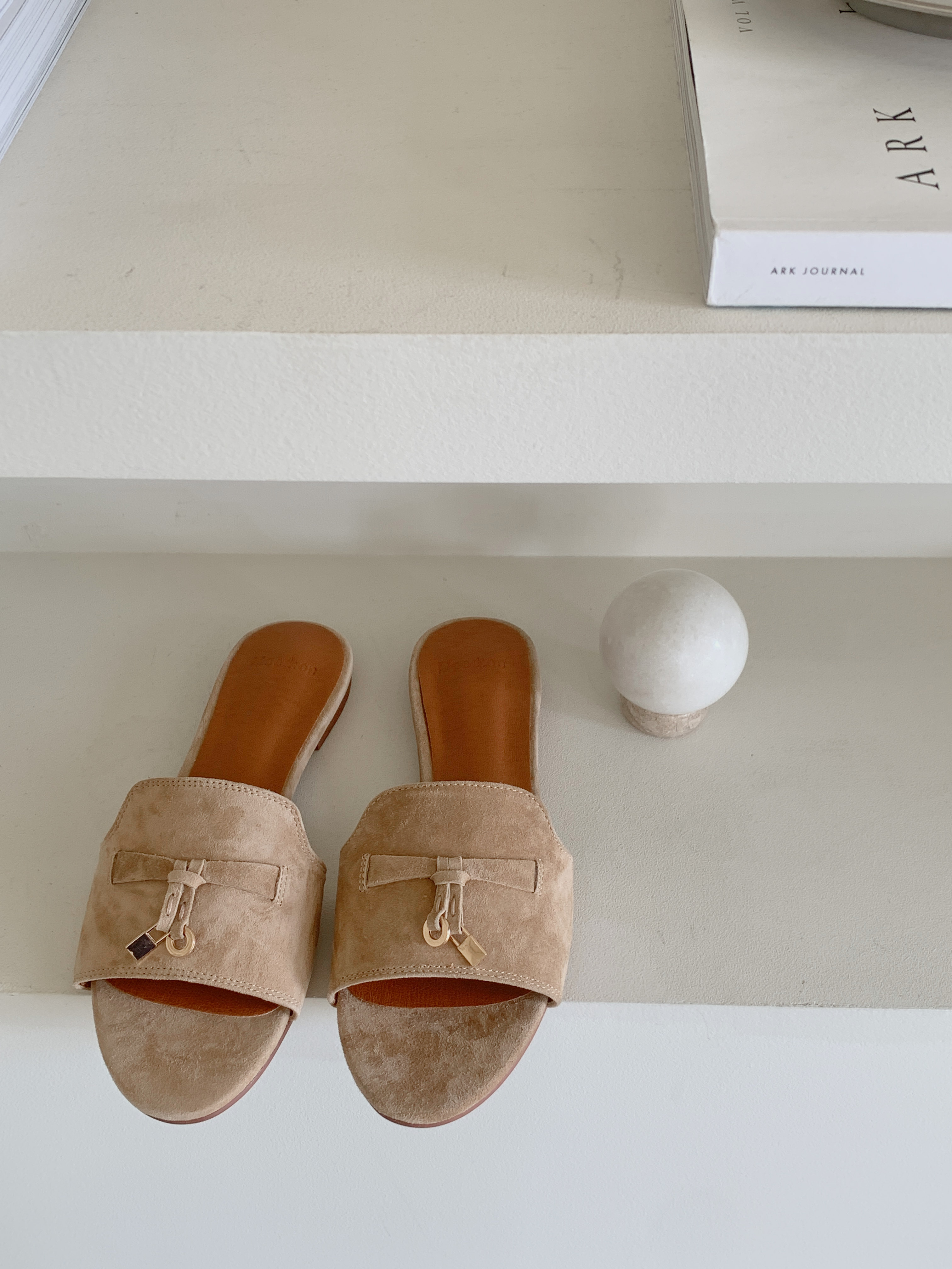 Beige thumbnail