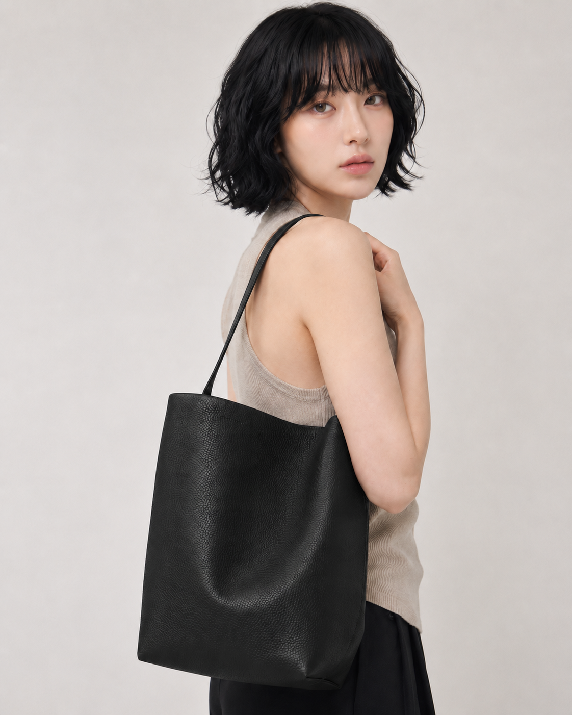 Paris tote model view