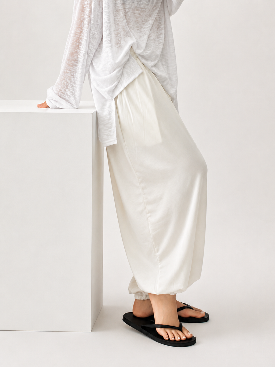 Maren Pants model view