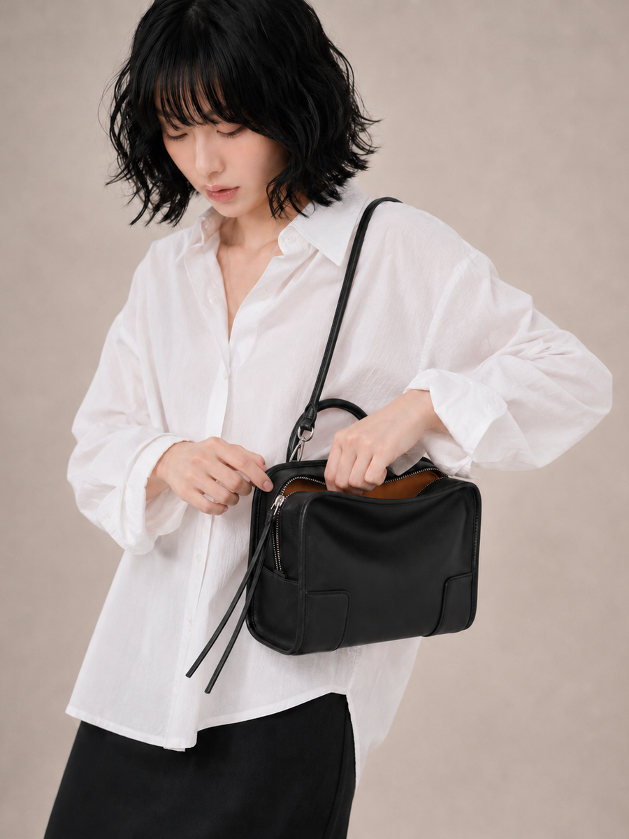 Loe tote model view