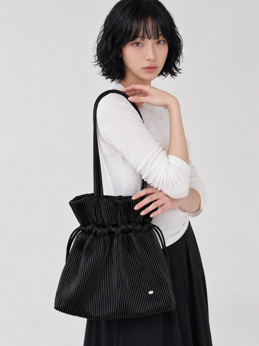 Muse pleats model view